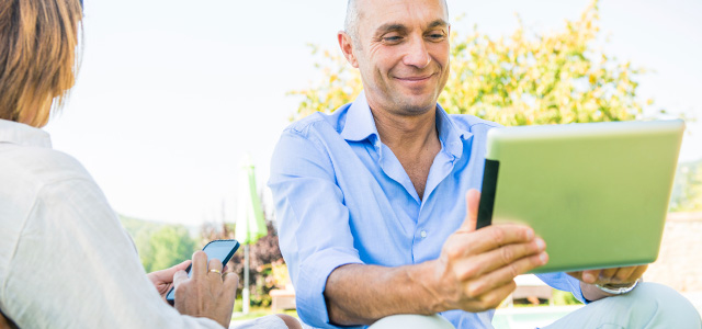 happy-couple-with-samsung-galaxy-tab-4